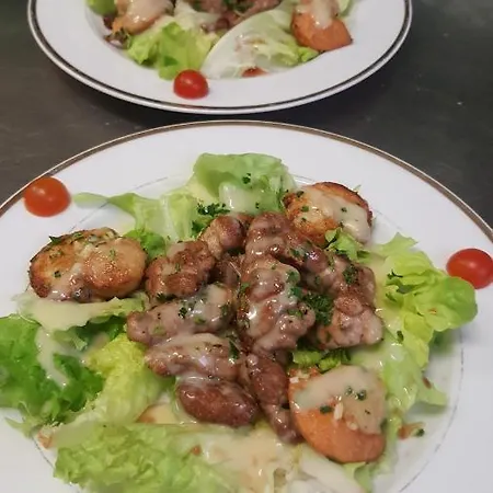 Logis Restaurant Au Bon Accueil מלון Arvieu