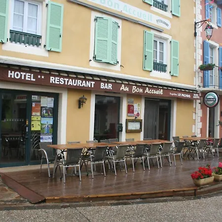 Logis Restaurant Au Bon Accueil מלון Arvieu
