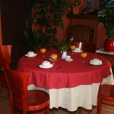 Logis Restaurant Au Bon Accueil מלון 2*