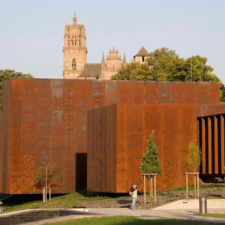 Logis Restaurant Au Bon Accueil מלון Arvieu